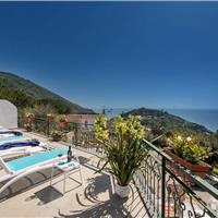 4 bedroom with pool and panoramic sea views near Serrento, sleeps 10